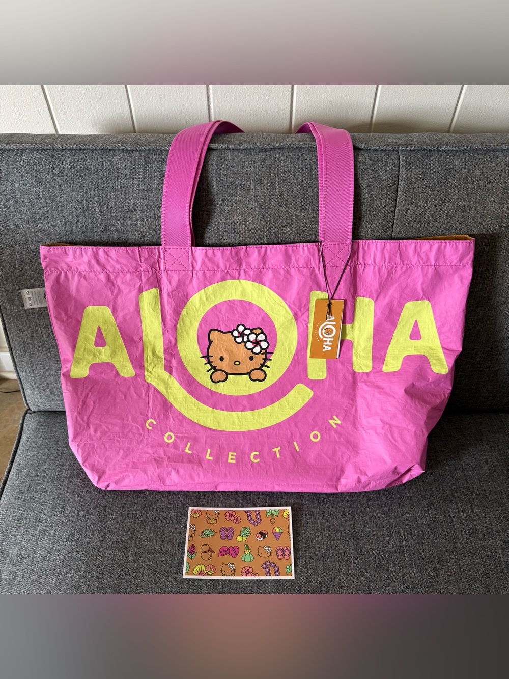 ALOHA Collection x Hello Kitty Hawaii Exclusive Reversible Holo Holo Tote Bag - Picture 5 of 16